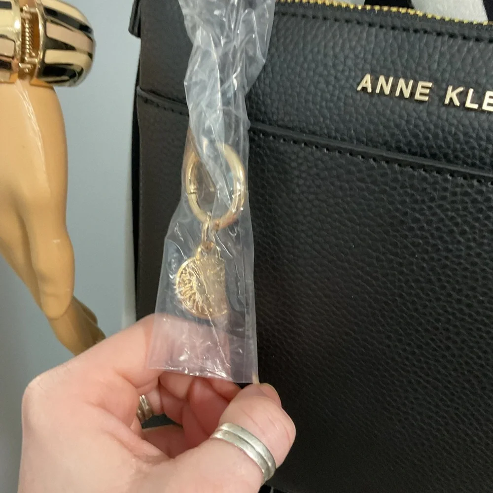 Anne Klein Gorgeous Black Crossbody Bag. New! - Picture 3 of 5